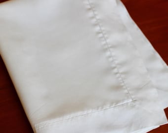 Taie d'oreiller vintage en lin blanc avec ourlet cousu