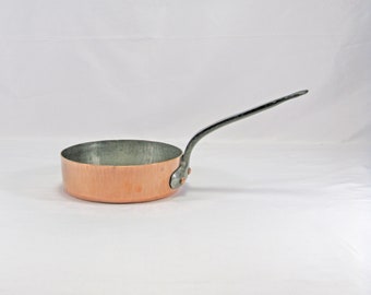 Magnifique sauteuse en cuivre avec poignée en fonte, poêle en cuivre antique, présentoir de cuisine, poêle en cuivre, sauteuse (665)