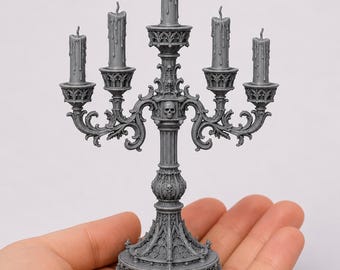 Portavelas gótico 1:12 (archivo STL) – Miniatura de candelabro estilo Dark Academia – Decoración de casa de muñecas con temática de brujas (impresión en resina)