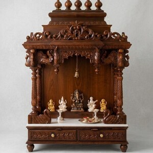 Pooja Mandir aus Teakholz mit LED-Beleuchtung, Wandbehang für Zuhause – Lieferung in die USA durch MandirStore