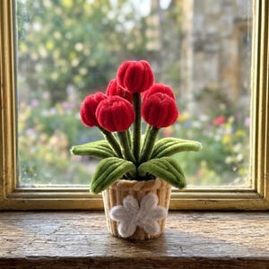 Velvet Wire Flower Pot, Red Tulip Pipe Cleaner Flowers, Mother's Day Gift, Birthday Flower for Her, Miniature Everlasting Flowers