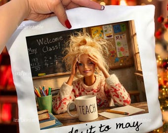 Meme de cara de muñeca de maestra del último día de clases PNG, divertido fin de año vacaciones de verano PNG, a juego ¡Llegó mayo! PNG
