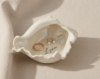 Personalized Conch Jewelry Tray, Custom Name Ring Dish, Shell Trinket Tray, Bridesmaid Gift, Mother’s Day Jewelry Plate, Ceramic Dish