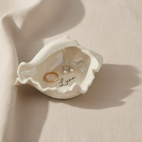 Personalized Conch Jewelry Tray, Custom Name Ring Dish, Shell Trinket Tray, Bridesmaid Gift, Mother’s Day Jewelry Plate, Ceramic Dish