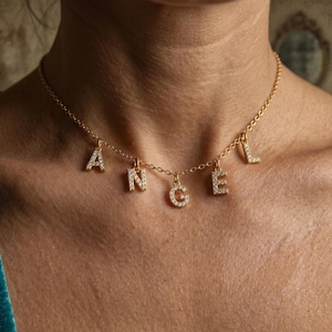 Unisex Stål Initial Halsband, Custom Zirkon Bokstavshänge, Matchande Smycken för Par, Present till Pojkvän & Flickvän, Personligt Smycke