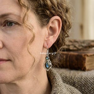 Naturlig labradorit sterlingsilver droppformad örhänge, bohemiska oxiderade smycken