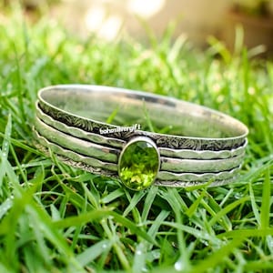 Armband i sterlingsilver med naturlig peridot, bohemiskt armband som present till henne