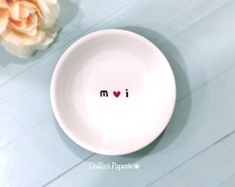 Engagement RING DISH, Personalized gift, Hand painted, Gift for the bride, Customized Ring holder, wedding gift, trinket dish