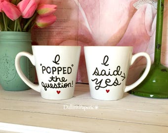 Taza de regalo de compromiso, taza personalizada, pintado a mano, dije sí taza, regalo de ducha nupcial, taza de café, taza de café con latte, me reventaron la taza de la pregunta