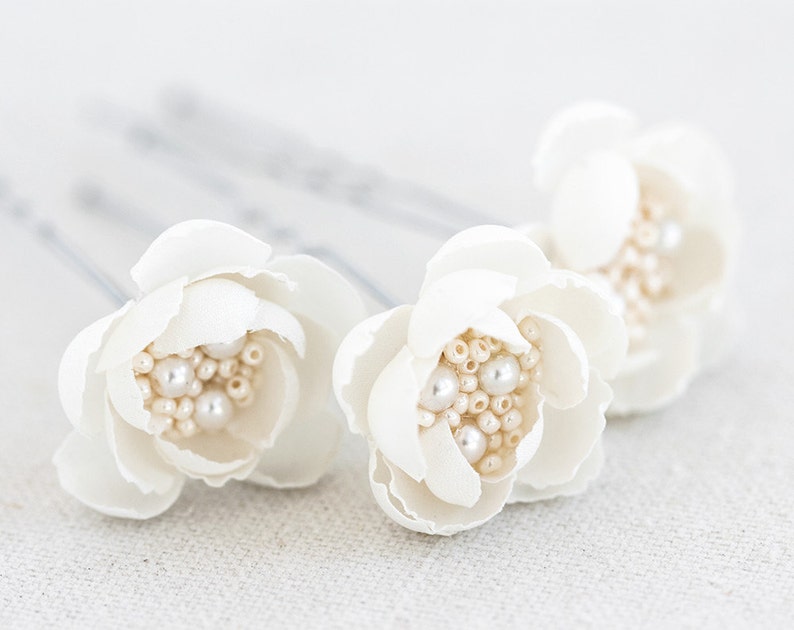 715 Off white hair flower pin Bridal hair accessory Small flower