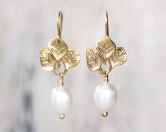 Leaves earrings Ivory earrings Pearl earrings Bridal earrings Gold earrings Wedding earrings Bridal leaves earrings Floral earrings 634