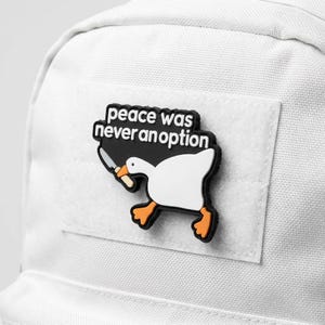 ナイフを持った面白いガチョウのPVCパッチ、カオスエネルギーミームモラルパッチ、おかしなガチョウのアップリケ、タクティカルバックパックフックアンドループパッチ、ゲーマーギフト