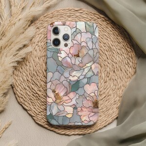 Funda para teléfono con diseño de peonías en vidrieras, color rosa, marfil y verde salvia, funda protectora elegante.