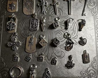 Colgante estilo Chrome Hearts, dijes de daga con cruz gótica, joyería punk plateada vintage, estética streetwear unisex, collar para hombre/mujer