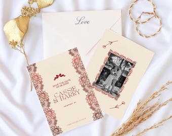 Plantilla de invitación de boda vintage en rojo y beige / Inspirada en la época victoriana / Estilo romántico oscuro / Encaje catedralicio
