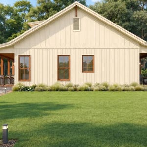 Peut inclure: Une maison de plain-pied avec un bardage vertical couleur cr&egrave;me, un toit &agrave; pignon et trois fen&ecirc;tres rectangulaires aux cadres marron. La structure pr&eacute;sente des porches couverts des deux c&ocirc;t&eacute;s avec des poteaux en bois et des piliers en pierre.