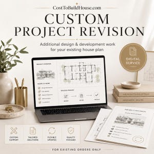 Pode incluir: Um anúncio de serviço digital para revisões de projetos personalizados de plantas de casas. A imagem mostra um laptop exibindo uma visão geral do projeto e o processo de revisão, ao lado de documentos impressos e ícones.