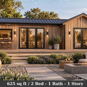 Puede incluir: Una casa de una planta con revestimiento de madera vertical, techo de metal oscuro y puertas de cristal con marco negro. El exterior cuenta con una barra con tres taburetes, iluminación y un patio con hoguera. Texto: 625 sq ft / 2 Bed - 1 Bath - 1 Story.