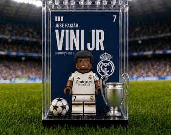 Vinícius Jr Real Madrid #7 Minifigure MOC Display Case with Premium Background, Football Legend Collectible, Soccer Fan Gift, Sports Room