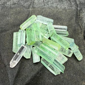 Lotto di 40 carati di tormalina grezza naturale proveniente dall'Afghanistan, colori misti, pietre preziose sciolte