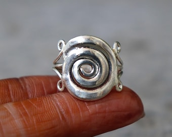 Anillo espiral de plata de ley hecho a mano, joyería llamativa estilo bohemio.