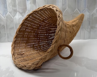 Vintage Woven Rattan Cornucopia Basket with feet! Good used vintage condition!