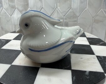 Porta popurrí o pomadero de porcelana fina Ben Rickert vintage con pato mandarín azul y blanco.