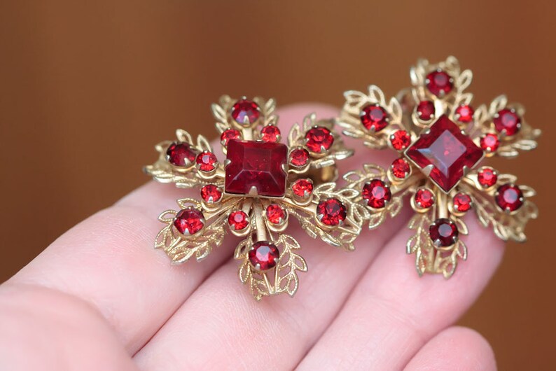 Vintage Red Rhinestone Jewelry Vintage Bridesmaid Vintage Rhinestone Earrings Red Sparkly Earrings Red Flower Vintage Clip On Earrings