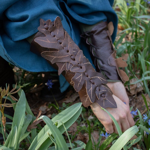 Woodland Leaf Bracers, Elven Soft Leather Arm Guards, Elf Fairy Pixie Fae Cuffs - Pair /F/ (AB)