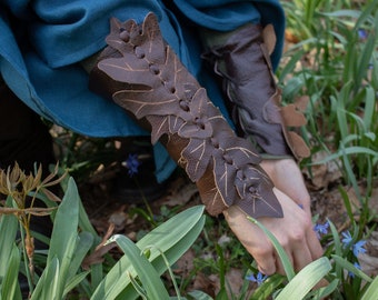 Woodland Leaf Bracers, Elven Soft Leather Arm Guards, Elf Fairy Pixie Fae Cuffs - Pair /F/ (AB)