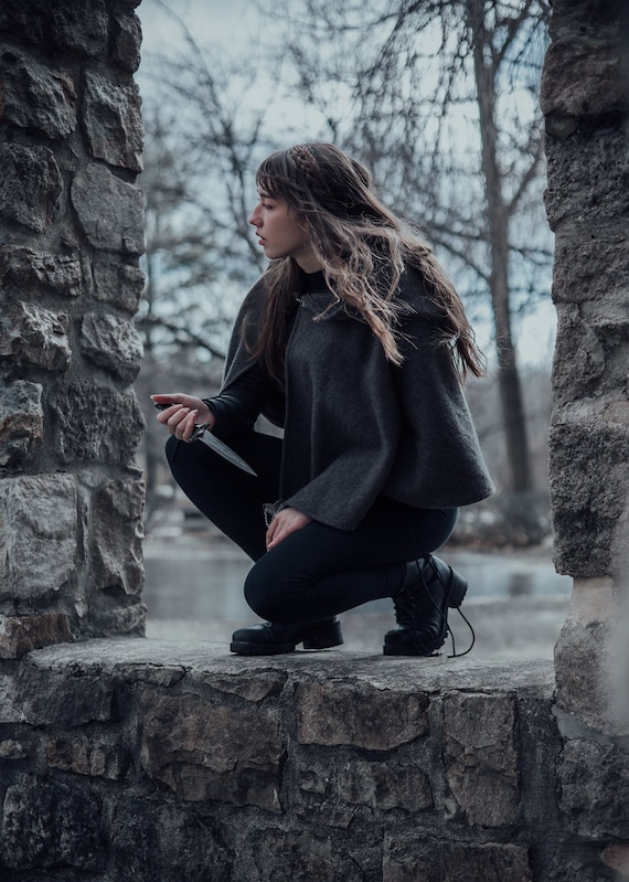 フード付きウールショートケープ、オルタナティブファンタジーウェア