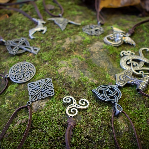 Celtic Pendant Necklace - Medieval Fantasy Jewelry Pagan Irish - /F/ (AB)