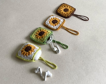 Custodie per cuffie/AirPods all'uncinetto decorate con fiori o girasoli