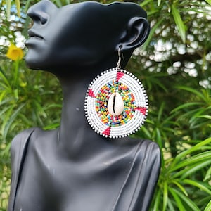 Pendientes de cuentas y conchas de cauri – Joyería africana llamativa Pendientes Maasai