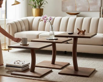 Set di tavolini impilabili in noce massello - Credenza con base in legno scultorea, mobile artistico in legno, arredamento minimalista