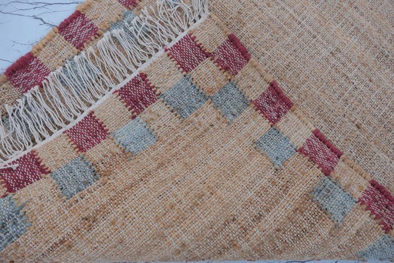 Handwoven Natural Jute Area Rug with Pink Blue Checkerboard Border, Bohemian Flatweave Wool Jute Carpet, Fringe Rustic Living Room Mat
