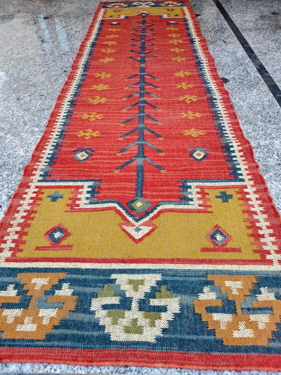 Handwoven Wool Jute Kilim Rug : Southwestern Boho Tribal Design