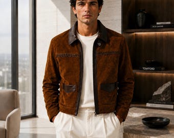 Chaqueta bomber de ante marrón para hombre, prenda de abrigo vintage con detalles tejidos.