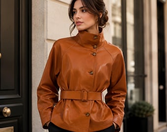 Chaqueta de cuero color coñac hecha a mano, abrigo de cuello alto con cinturón, prenda de abrigo elegante y lujosa.