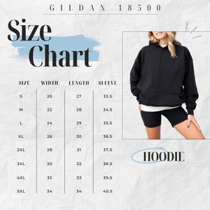 Puede incluir: Una sudadera con capucha negra con una tabla de tallas. La tabla enumera las tallas S a 5XL, con las medidas correspondientes de ancho, largo y manga en cent&iacute;metros. La palabra "HOODIE" est&aacute; escrita en un &oacute;valo azul claro.