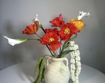 Arreglo floral de seda / Ramo de amapolas rojas y naranjas / Flores artificiales / Ánfora de terracota / Hecho en Nueva York / The Montauk