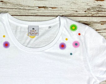 White Daisy print T-Shirt. Woman's organic cotton top, Ladies clothing Small-2XL.