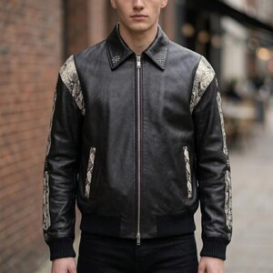Blouson Bomber En Cuir Imprimé Serpent Homme | Veste design cloutée en cuir véritable | Cadeau de luxe pour lui