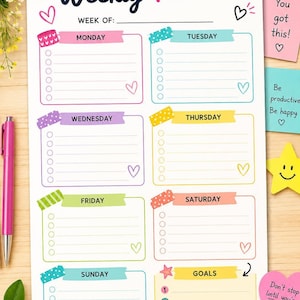 Op de afbeelding: Een weekplanner-vel met kleurrijke koppen voor elke dag van de week, inclusief een sectie voor doelen. De tekst luidt Weekly Planner, Week of, Monday tot en met Sunday, Goals, You got this, Be productive Be happy en Don't stop until you're proud.