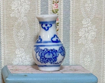 Dollhouse Miniature Vase, Blue and White Chinoiserie, 1:12 scale