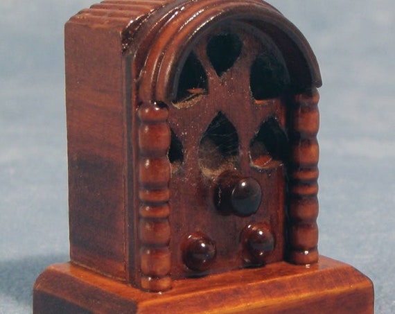 Dollhouse Miniature 1930's Wooden Radio, 1:12 scale