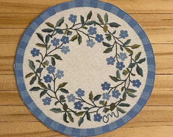 1:48 Dollhouse Miniature Round Floor Cloth, Forget Me Knot, Quarter scale