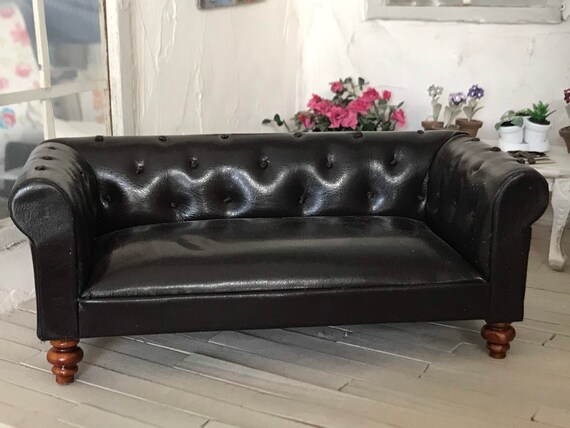 asignar Comparable Húmedo Muebles en miniatura de la casa de muñecas sofá Chesterfield - Etsy España asignar Comparable Húmedo Muebles en miniatura de la casa de muñecas sofá Chesterfield - Etsy España