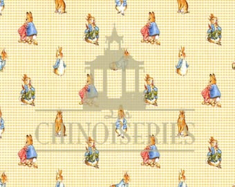 Könnte beinhalten: Ein sich wiederholendes Muster mit Illustrationen von Kaninchen in verschiedenen Posen, gekleidet in blauen Jacken und mit rosa Taschen, vor einem gelb-weiß karierten Hintergrund. Der Text "CHINOISERIE" ist sichtbar.