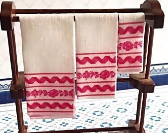 Kit de toallas de baño en miniatura para casa de muñecas a escala 1:12, Rosalia, escala 1 pulgada